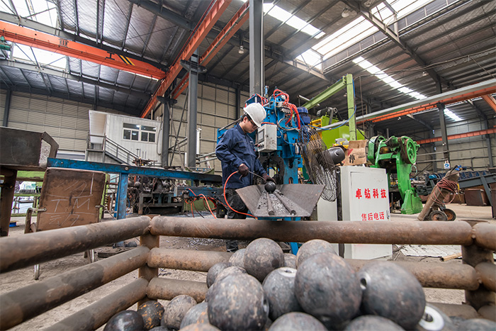 延边网架配件-螺栓球加工车间